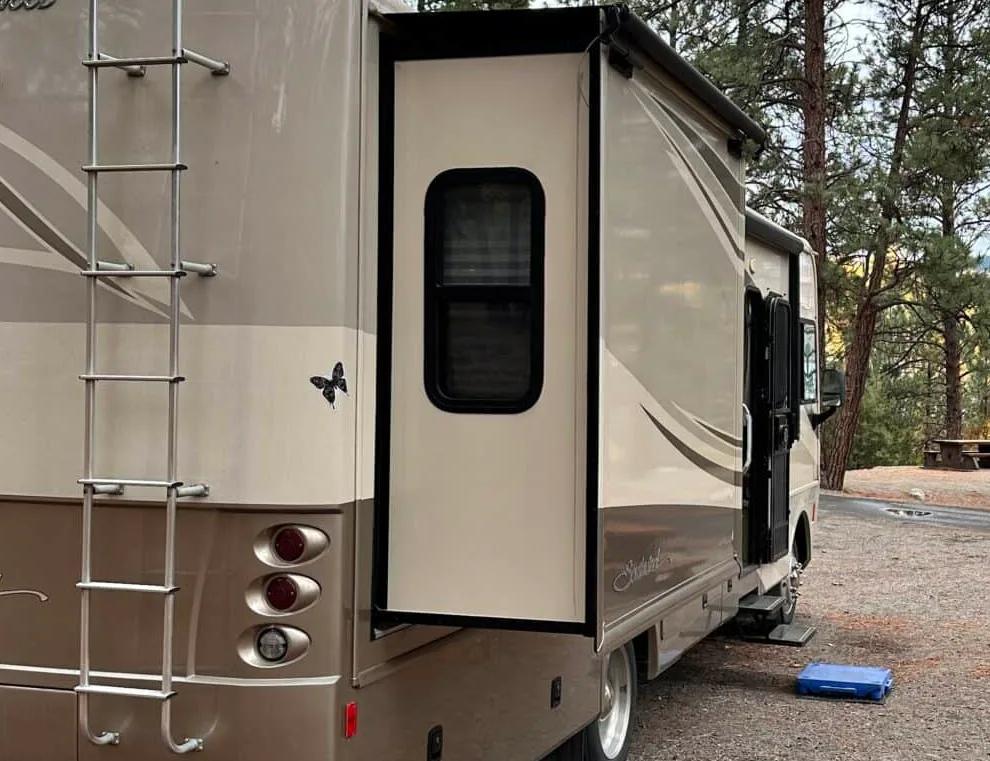 RV Slideout Repair on an RV in Fellsmere, Florida